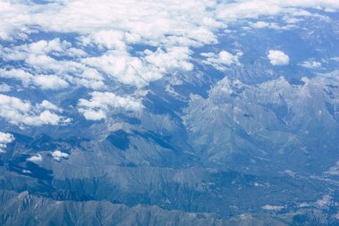 Fransa ve İtalya arasında Mont Blanc massif öğleden sonra 10.000 feet irtifada hava görünümünü