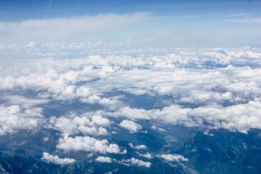 Fransa ve İtalya arasında Mont Blanc massif öğleden sonra 10.000 feet irtifada hava görünümünü