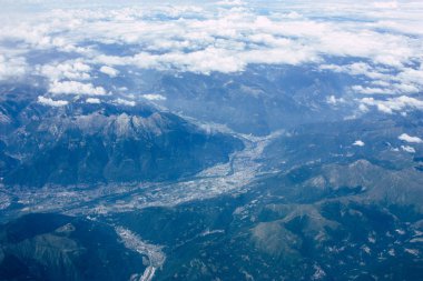 Fransa ve İtalya arasında Mont Blanc massif öğleden sonra 10.000 feet irtifada hava görünümünü