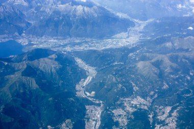Fransa ve İtalya arasında Mont Blanc massif öğleden sonra 10.000 feet irtifada hava görünümünü