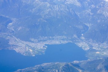 Fransa ve İtalya arasında Mont Blanc massif öğleden sonra 10.000 feet irtifada hava görünümünü