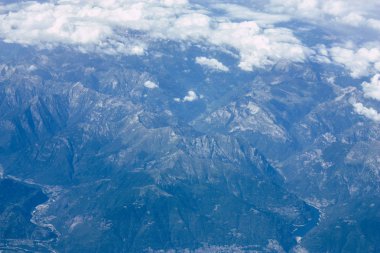 Fransa ve İtalya arasında Mont Blanc massif öğleden sonra 10.000 feet irtifada hava görünümünü