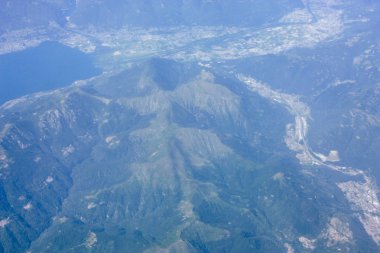Fransa ve İtalya arasında Mont Blanc massif öğleden sonra 10.000 feet irtifada hava görünümünü