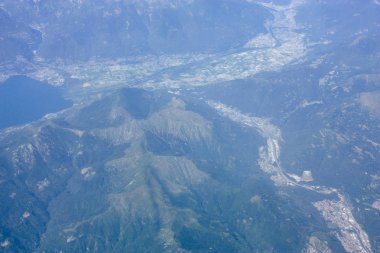 Fransa ve İtalya arasında Mont Blanc massif öğleden sonra 10.000 feet irtifada hava görünümünü