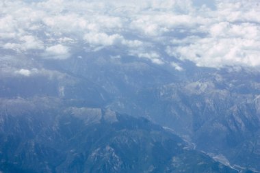 Fransa ve İtalya arasında Mont Blanc massif öğleden sonra 10.000 feet irtifada hava görünümünü