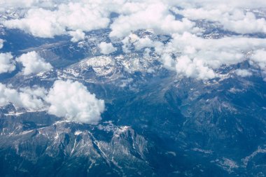 Fransa ve İtalya arasında Mont Blanc massif öğleden sonra 10.000 feet irtifada hava görünümünü