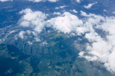 Fransa ve İtalya arasında Mont Blanc massif öğleden sonra 10.000 feet irtifada hava görünümünü