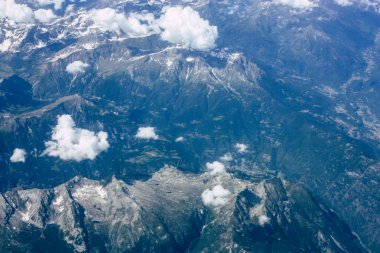 Fransa ve İtalya arasında Mont Blanc massif öğleden sonra 10.000 feet irtifada hava görünümünü