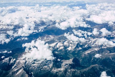 Fransa ve İtalya arasında Mont Blanc massif öğleden sonra 10.000 feet irtifada hava görünümünü