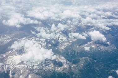 Fransa ve İtalya arasında Mont Blanc massif öğleden sonra 10.000 feet irtifada hava görünümünü