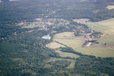 Öğleden sonra 10.000 feet irtifada Fransa Paris yakınlarındaki Fransa kırsal Fransa 29 Haziran 2018 havadan görünümü