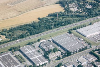 Öğleden sonra 10.000 feet irtifada Paris Fransa yakınındaki binaların Fransa 29 Haziran 2018 havadan görünümü