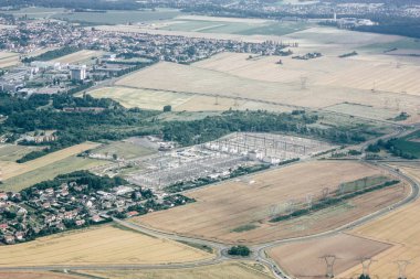 Öğleden sonra 10.000 feet irtifada Paris Fransa yakınındaki binaların Fransa 29 Haziran 2018 havadan görünümü