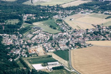 Öğleden sonra 10.000 feet irtifada Paris Fransa yakınındaki binaların Fransa 29 Haziran 2018 havadan görünümü