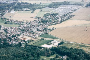 Öğleden sonra 10.000 feet irtifada Paris Fransa yakınındaki binaların Fransa 29 Haziran 2018 havadan görünümü