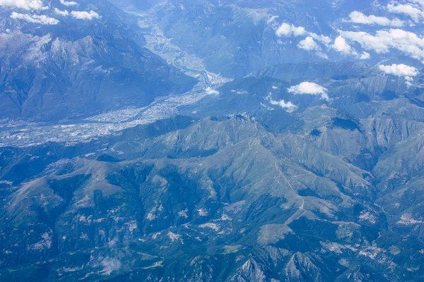 Fransa ve İtalya arasında Mont Blanc massif öğleden sonra 10.000 feet irtifada hava görünümünü