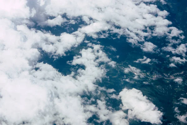 Fransa ve İtalya arasında Mont Blanc massif öğleden sonra 10.000 feet irtifada hava görünümünü