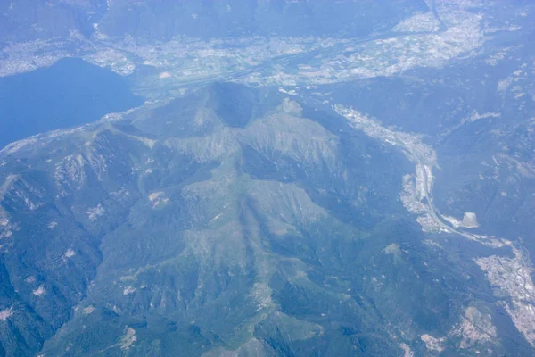 Fransa ve İtalya arasında Mont Blanc massif öğleden sonra 10.000 feet irtifada hava görünümünü