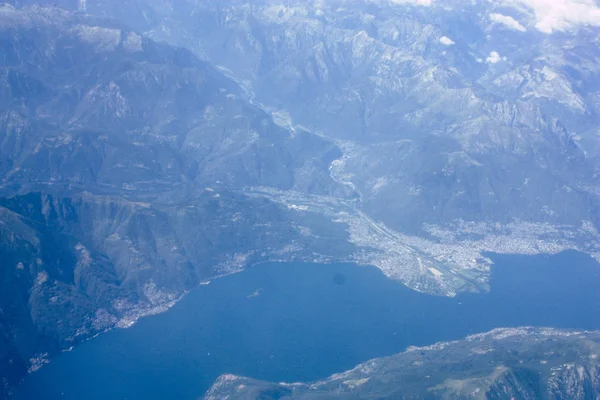 Fransa ve İtalya arasında Mont Blanc massif öğleden sonra 10.000 feet irtifada hava görünümünü