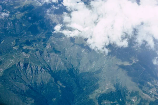Fransa ve İtalya arasında Mont Blanc massif öğleden sonra 10.000 feet irtifada hava görünümünü