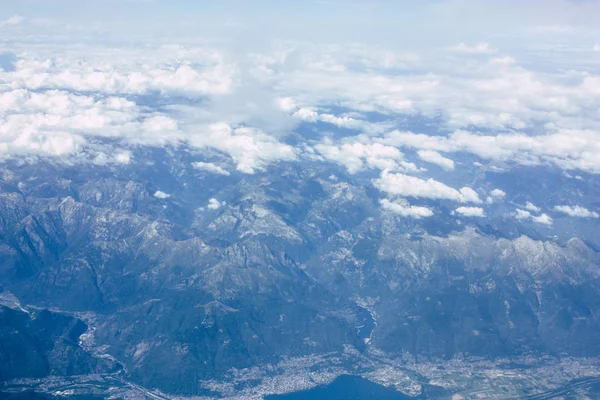 Fransa ve İtalya arasında Mont Blanc massif öğleden sonra 10.000 feet irtifada hava görünümünü