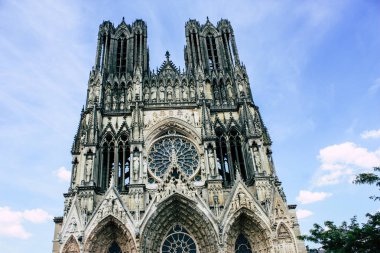 Reims Fransa 16 Temmuz 2018 öğleden sonra Notre Dame Katedrali'nin Reims cephe dış görünümünü