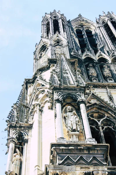 兰斯法国2018年7月16日在兰斯圣母院大教堂外立面的看法下午 — 图库照片