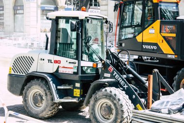 Reims Fransa 16 Temmuz 2018 bilinmeyen insanların yeni bir Reims öğleden sonra binanın inşaat alanında çalışan görünümünü