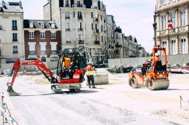 Reims Fransa 16 Temmuz 2018 bilinmeyen insanların yeni bir Reims öğleden sonra binanın inşaat alanında çalışan görünümünü
