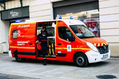 Reims Fransa 16 Temmuz 2018 öğleden sonra Reims caddesinde bir itfaiye motoru görünümü