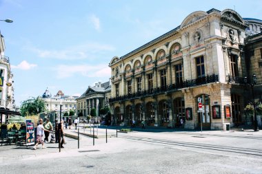 Reims Fransa 16 Temmuz 2018 görünümü bilinmeyen insan öğleden sonra Reims sokakta yürürken