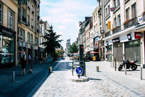 Reims Francja Lipca 2018 Widok Nieznanych Ludzi Chodzących Ulicy Reims — Zdjęcie stockowe