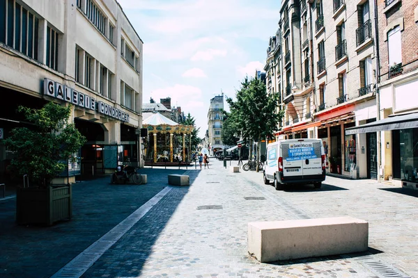 Reims Francia Julio 2018 Vista Gente Desconocida Caminando Por Calle —  Fotos de Stock