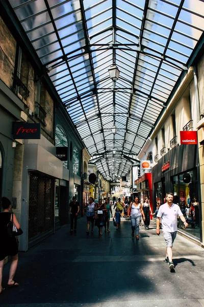 Reims Frankreich Juli 2018 Blick Auf Unbekannte Menschen Die Nachmittag — Stockfoto