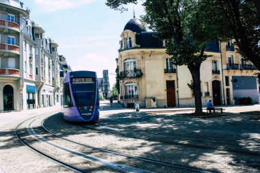 Reims Fransa 16 Temmuz 2018 görünümü bilinmeyen insan öğleden sonra Reims sokakta yürürken