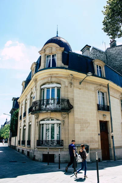 Reims França Julho 2018 Vista Pessoas Desconhecidas Andando Rua Reims — Fotografia de Stock