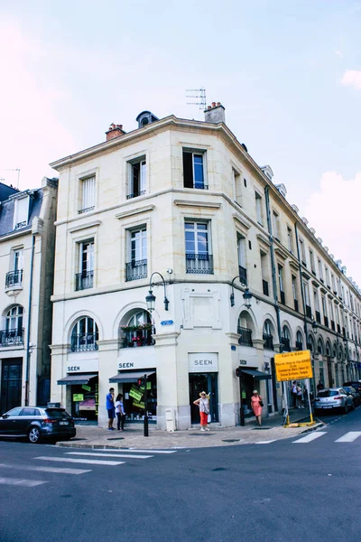 Reims Francia Julio 2018 Vista Gente Desconocida Caminando Por Calle — Foto de Stock