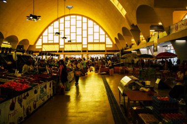 Reims Fransa 14 Temmuz 2018 bilinmeyenli insanlar sabah Reims markette alışveriş görünümünü