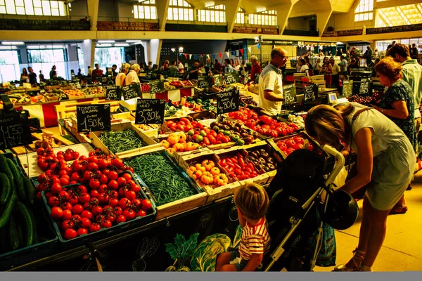 Reims Francia Julio 2018 Vista Gente Desconocida Comprando Mercado Reims —  Fotos de Stock