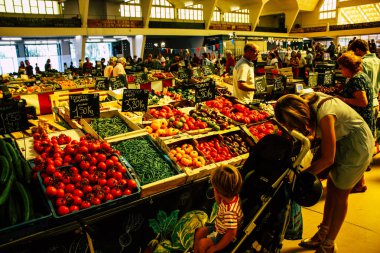 Reims Fransa 14 Temmuz 2018 bilinmeyenli insanlar sabah Reims markette alışveriş görünümünü