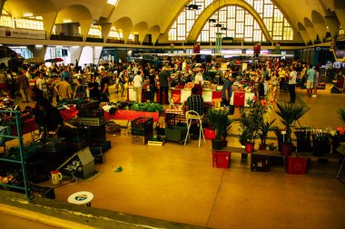 Reims Fransa 14 Temmuz 2018 bilinmeyenli insanlar sabah Reims markette alışveriş görünümünü