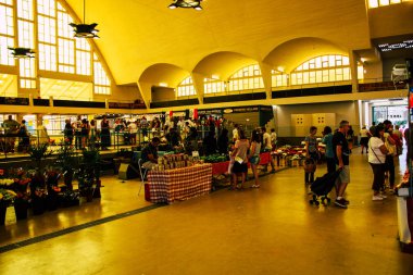 Reims Fransa 14 Temmuz 2018 bilinmeyenli insanlar sabah Reims markette alışveriş görünümünü