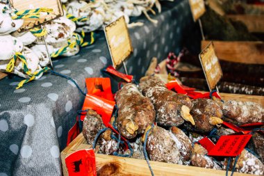 Reims Fransa 14 Temmuz 2018 Kuru sosis görünümünü sabah kaplı Reims markette satılan