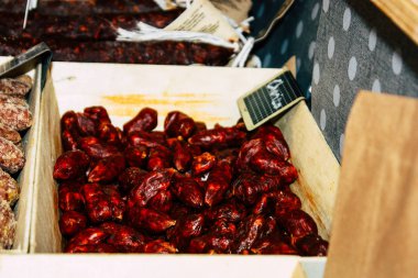 Reims Fransa 14 Temmuz 2018 Kuru sosis görünümünü sabah kaplı Reims markette satılan