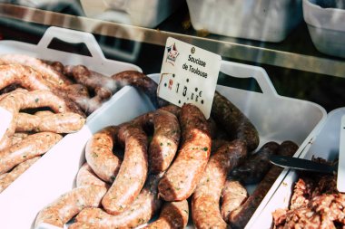 Reims Fransa 14 Temmuz 2018 Reims Market Şarküteri ve et pies sabah satan bir kamyon görünümünü