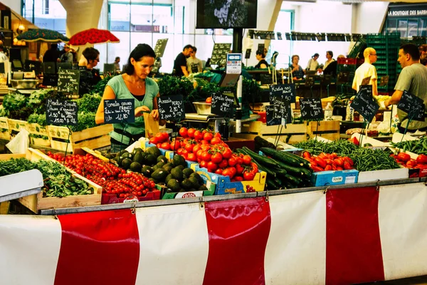 Reims Francia Julio 2018 Vista Gente Desconocida Comprando Mercado Reims — Foto de Stock