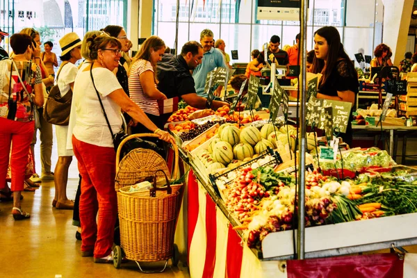 Reims Francia Julio 2018 Vista Gente Desconocida Comprando Mercado Reims —  Fotos de Stock