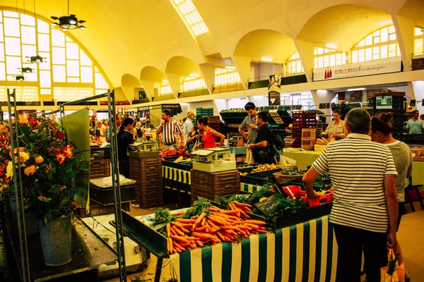 Reims Francia Julio 2018 Vista Gente Desconocida Comprando Mercado Reims —  Fotos de Stock