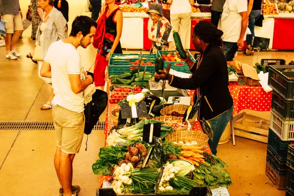 Reims Francia Julio 2018 Vista Gente Desconocida Comprando Mercado Reims —  Fotos de Stock