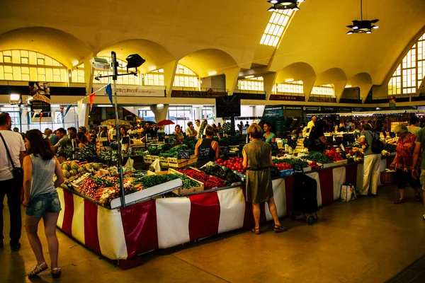 Reims Francia Julio 2018 Vista Gente Desconocida Comprando Mercado Reims — Foto de Stock